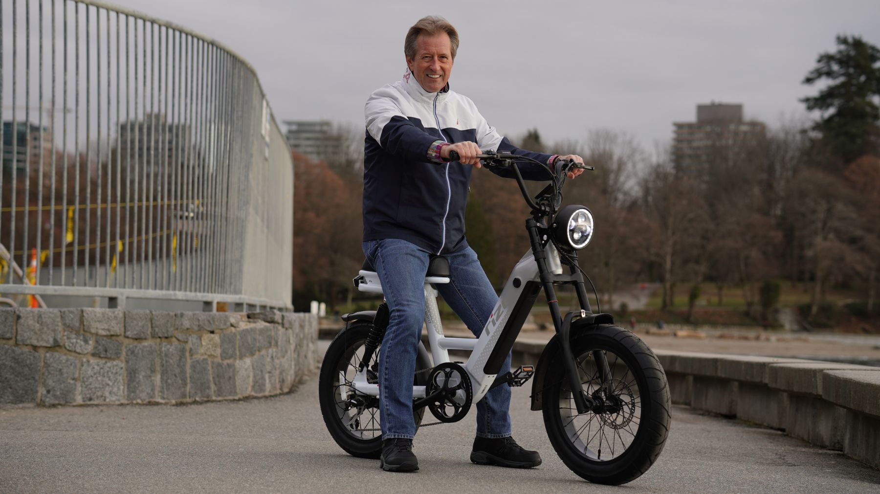 How to Stay Safe While Commuting by Bike: 7 Tips For Commuting – Rize Bikes